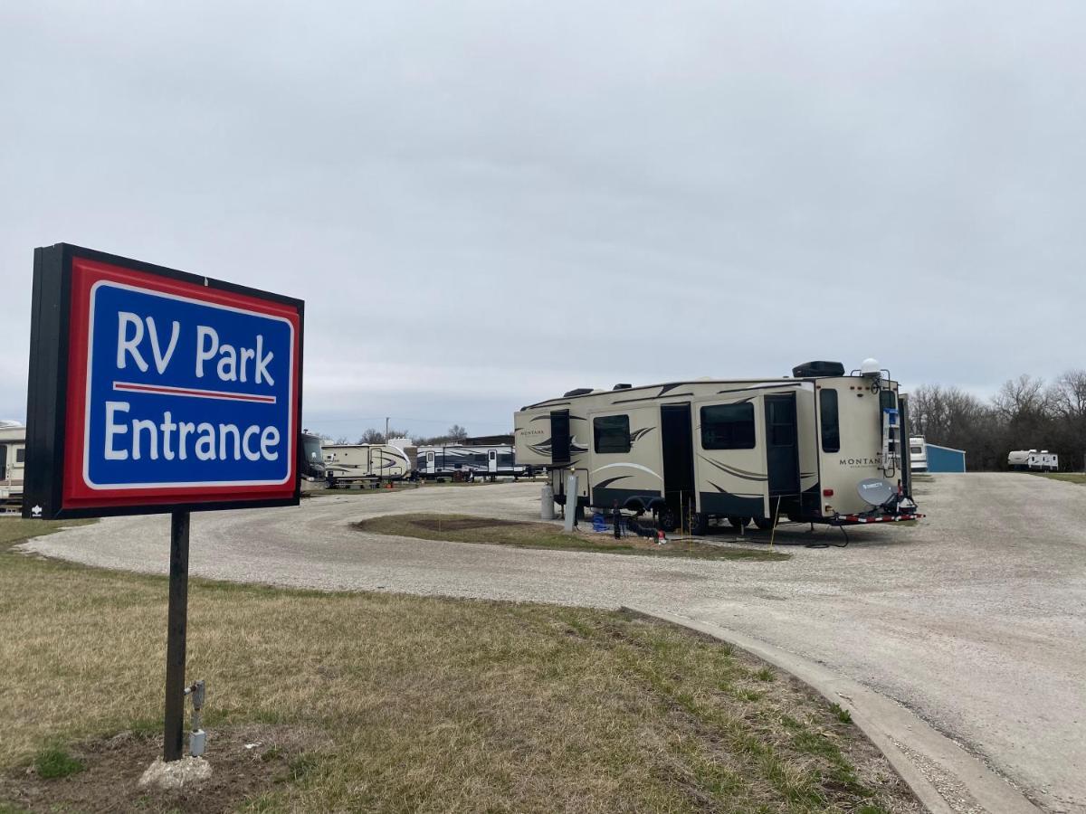 Garnett Hotel & Rv Park ภายนอก รูปภาพ